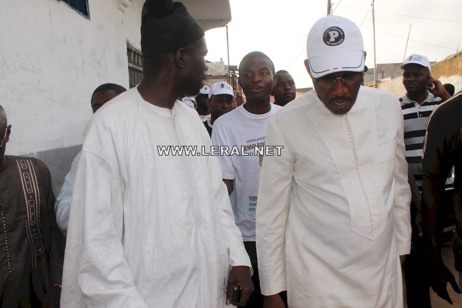 Photos : Thierno Bâ fait un don de 10 tonnes de ciment à la maison de Serigne Touba de Yeumbeul Sud