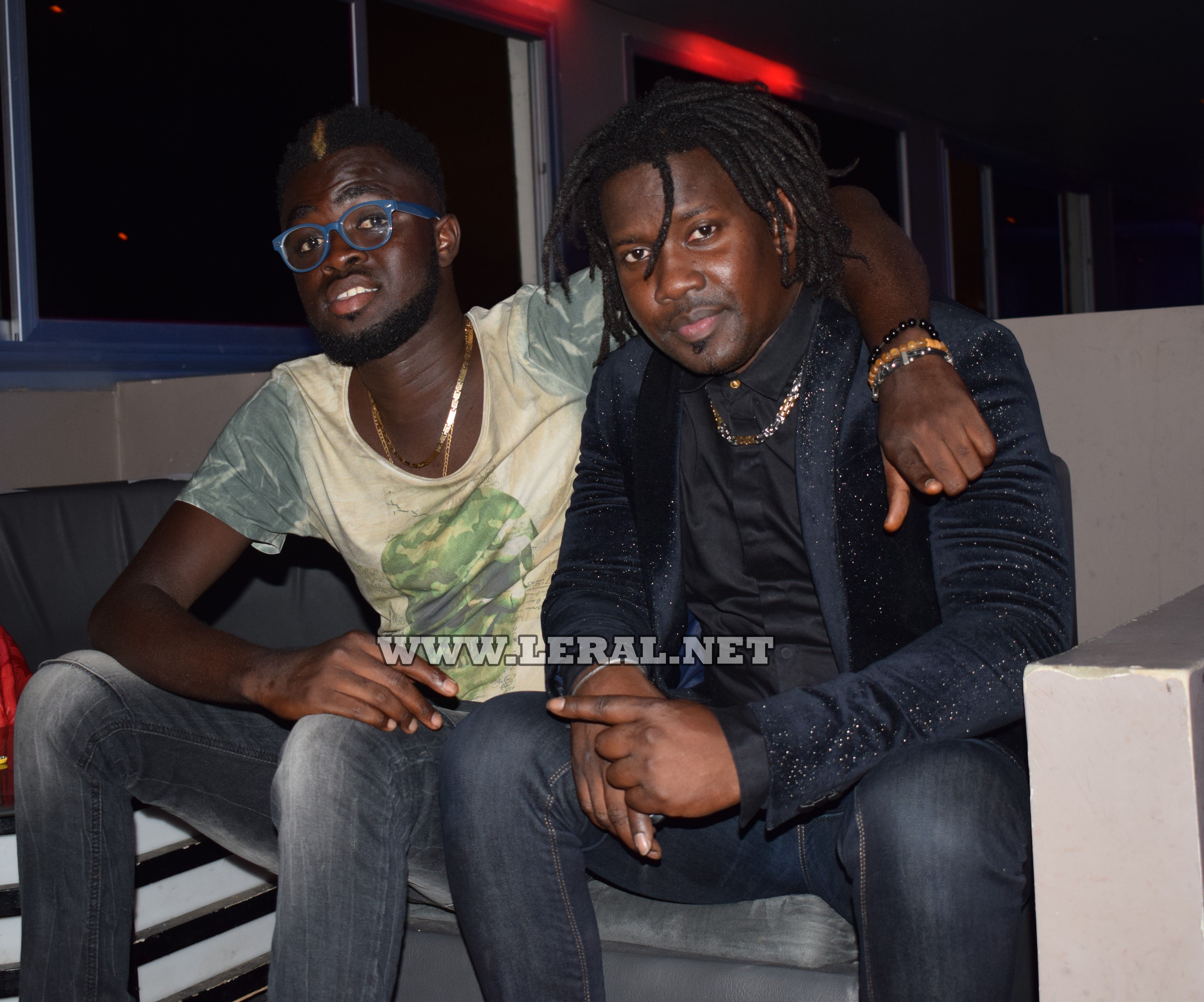 Photos : Baye Demba bien sapé au Saraba Night Club