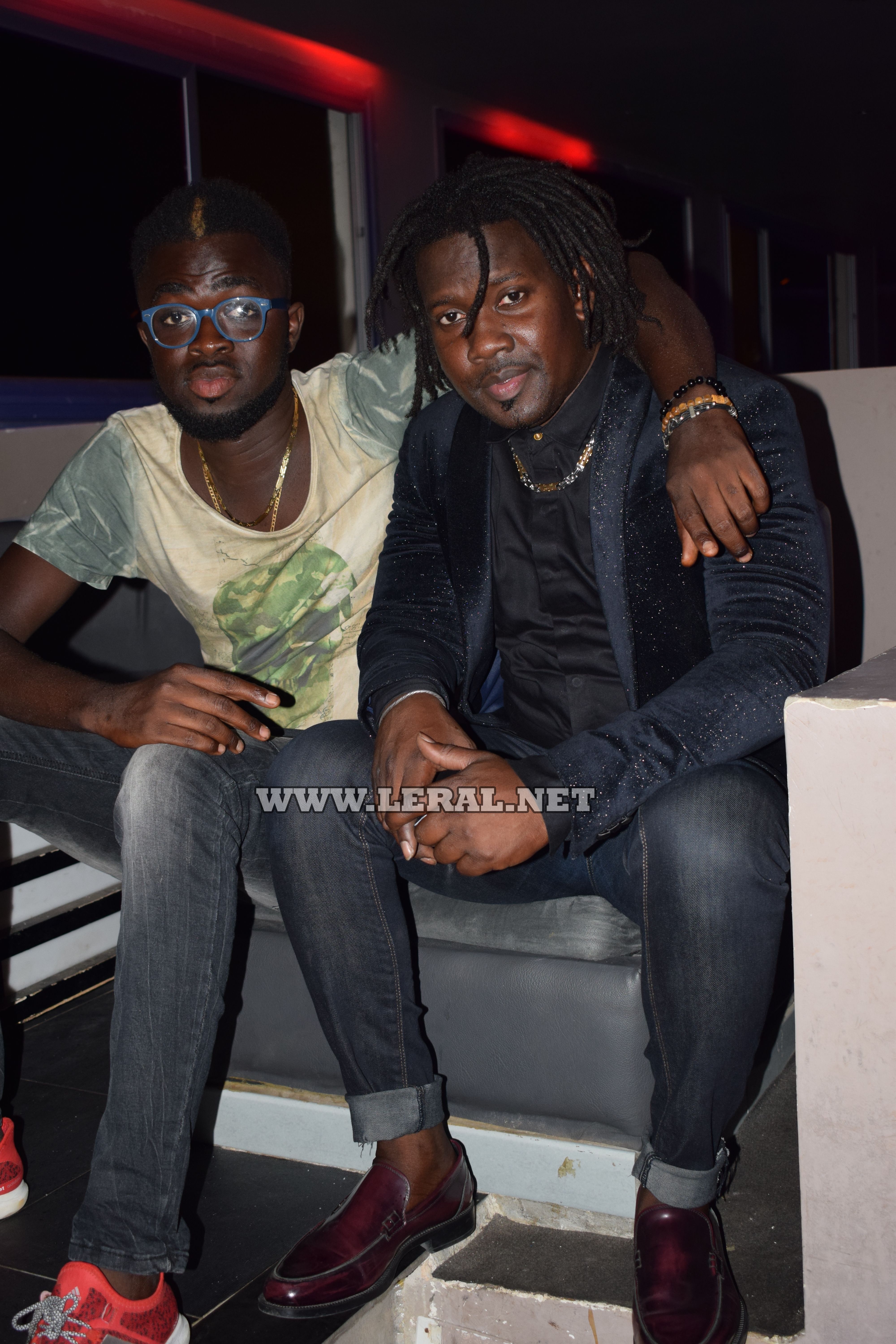 Photos : Baye Demba bien sapé au Saraba Night Club