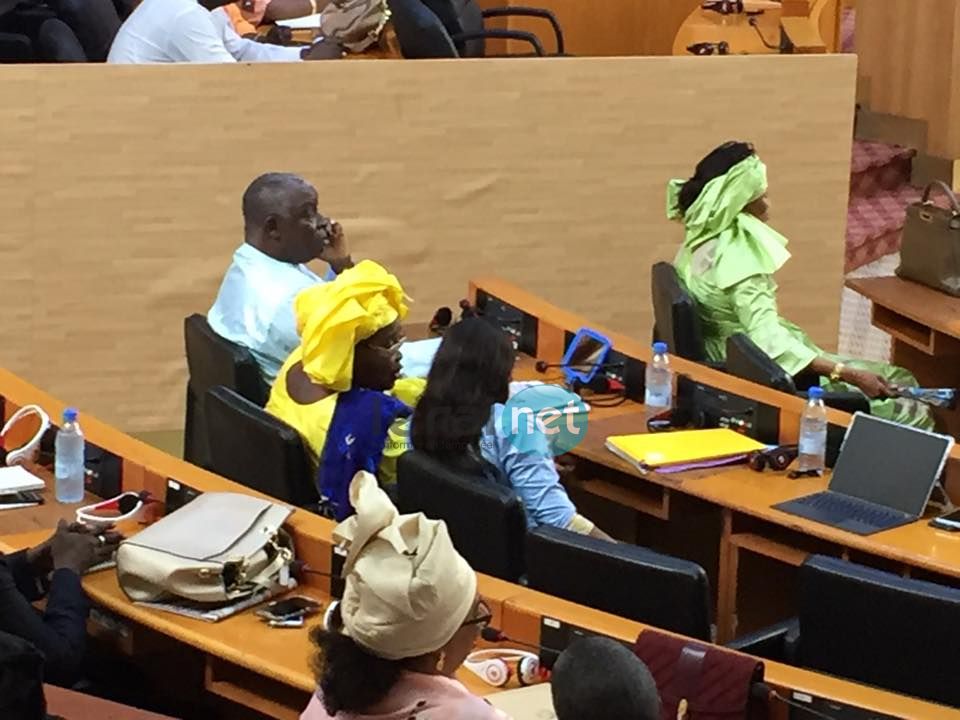 Photos: En images le climat qui règne dans l’hémicycle – Regardez !