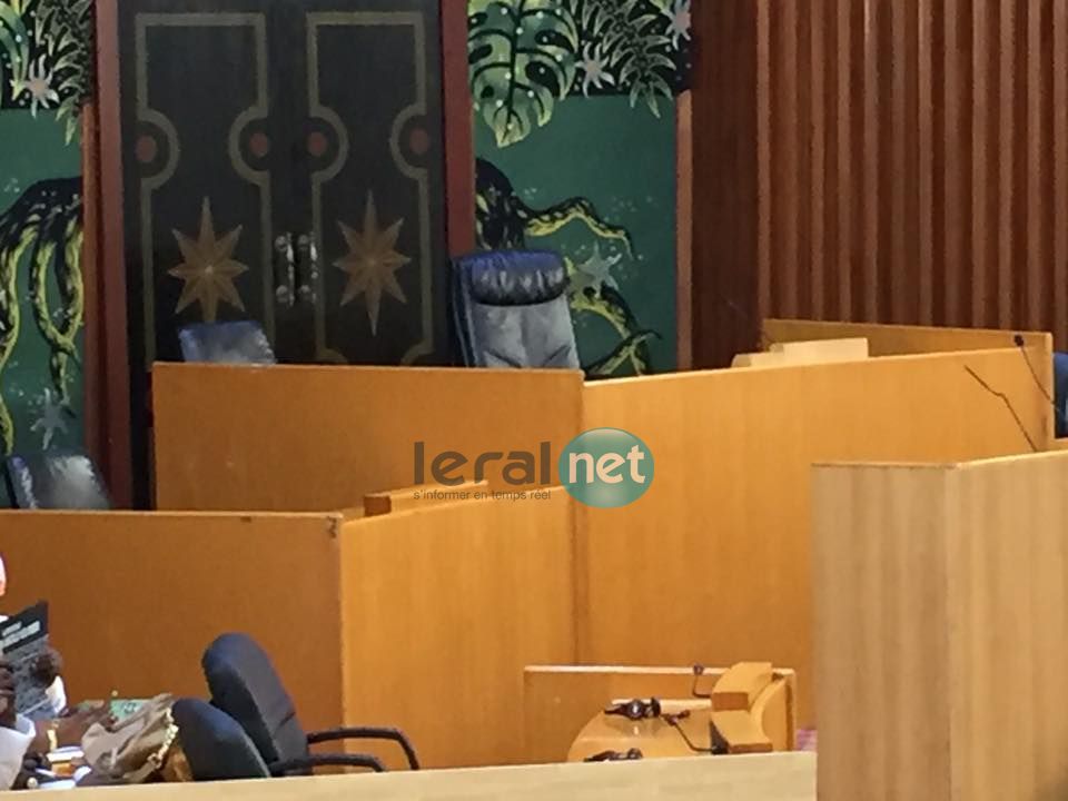 Photos: En images le climat qui règne dans l’hémicycle – Regardez !