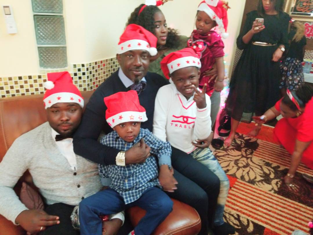 Photos - Mbaye Dièye Faye fête Noël en famille 