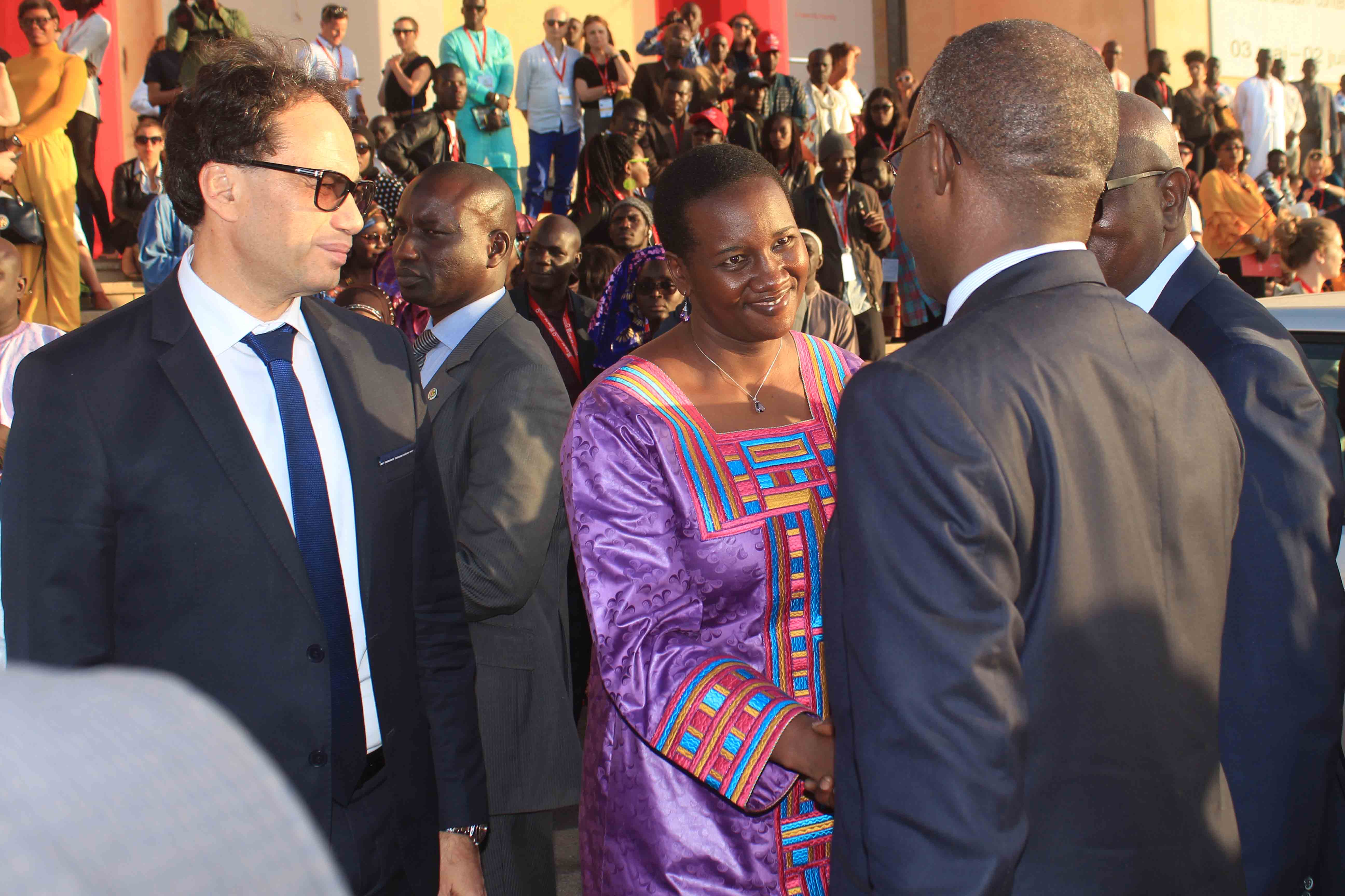 15 photos Biennale 2018 : Le Premier ministre Mahammed Abdallah Dionne encourage les enfants à faire de la peinture