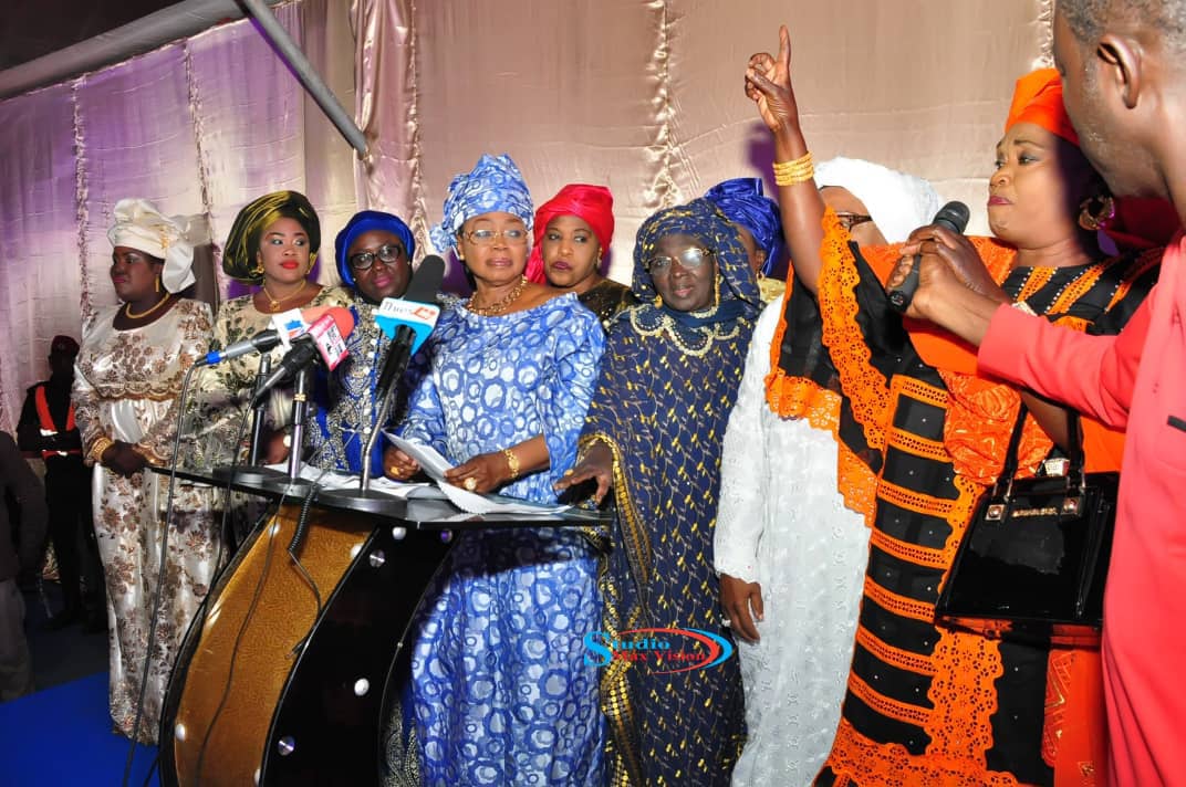 21 Photos : Nuit de l'Émergence "feusseul ligueyou" président Macky Sall des femmes de Benno de la région de thies