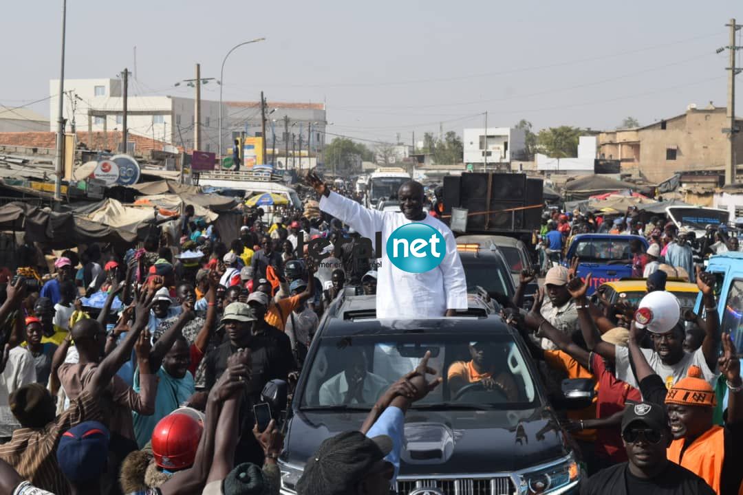 La caravane de Idy au coeur de la ville de Kaolack