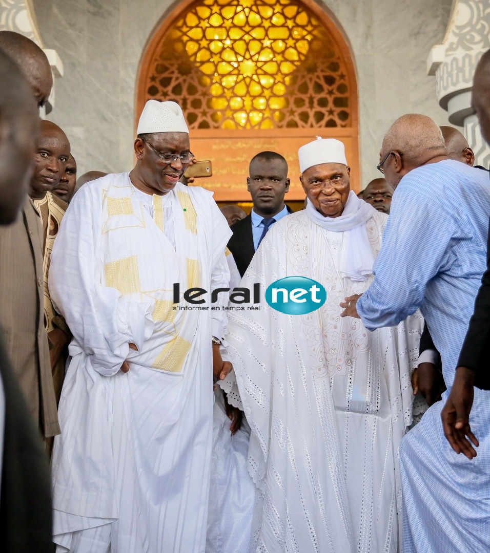 VIDEO + PHOTOS : Me Abdoulaye Wade en toute complicité avec Macky Sall