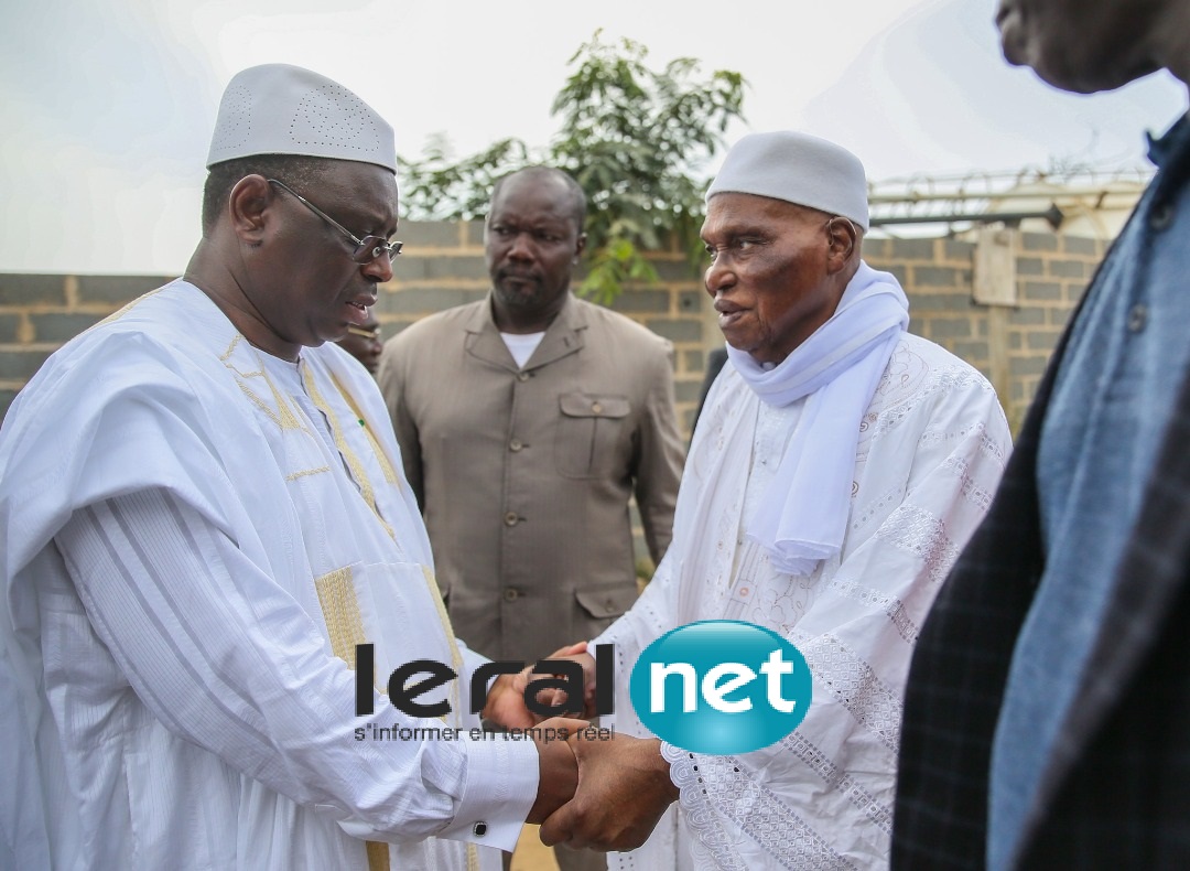 VIDEO + PHOTOS : Me Abdoulaye Wade en toute complicité avec Macky Sall