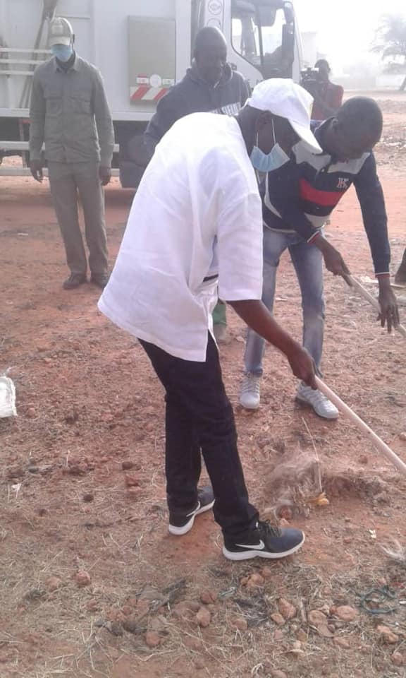 Cleaning Day à Linguère – Aly Ngouille Ndiaye à l’oeuvre