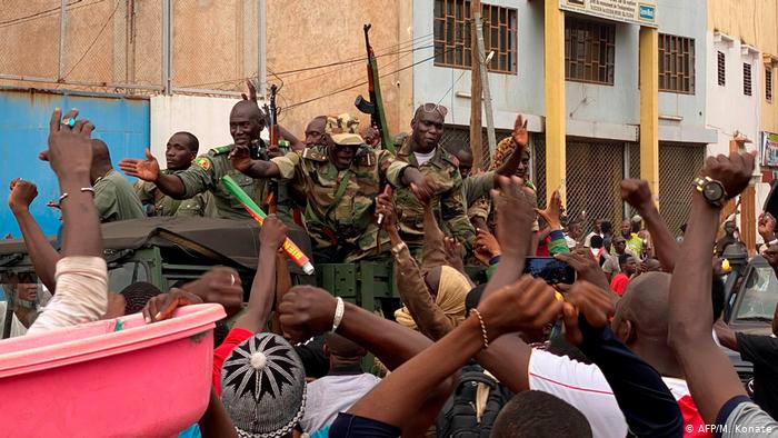 Quand la Rue dicte sa loi aux institutions au Mali depuis 1968 !