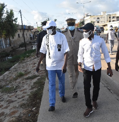 Le ministre Aly Ngouille Ndiaye en tournée dans les zones inondées : les images d’une visite de travail