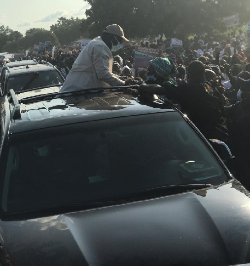 La cote de Macky Sall toujours en hausse à Boulelle: les images d’un « bain » de foule