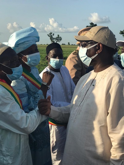 La cote de Macky Sall toujours en hausse à Boulelle: les images d’un « bain » de foule