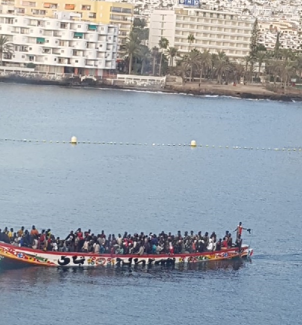 Scène spectaculaire en Espagne: Plus d’un millier de migrants africains arrivés aux îles Canaries en l’espace de 48 heures