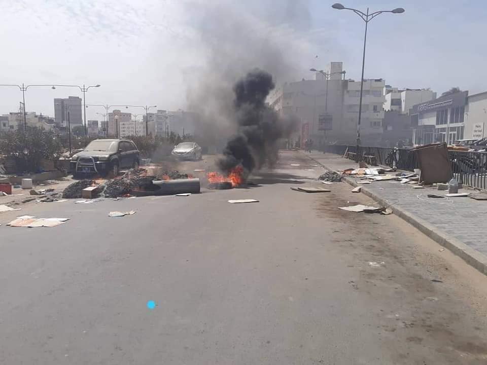 Manifestations: Auchan Sacré-Cœur incendié (Photos)