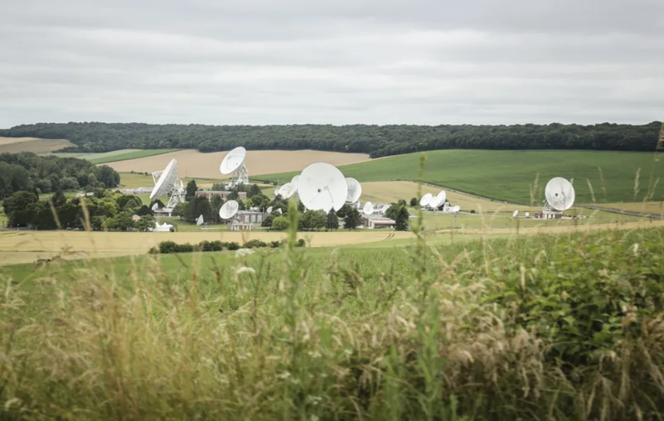 Pourquoi les opérateurs télécoms se réintéressent au satellite