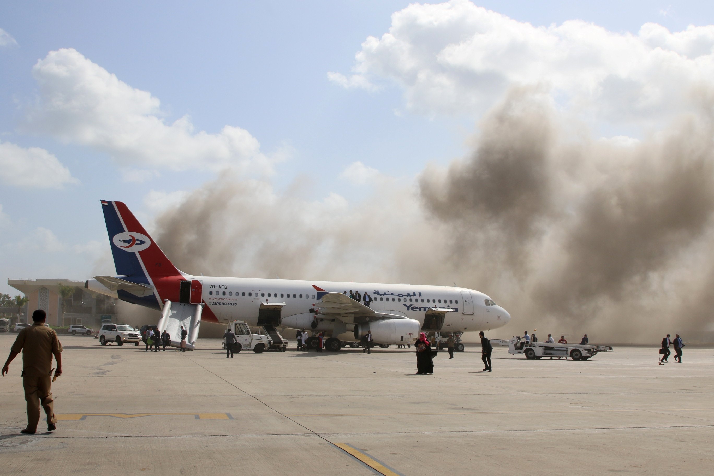 Au Yémen, l'aéroport de Sanaa fermé aux vols humanitaires après des frappes aériennes