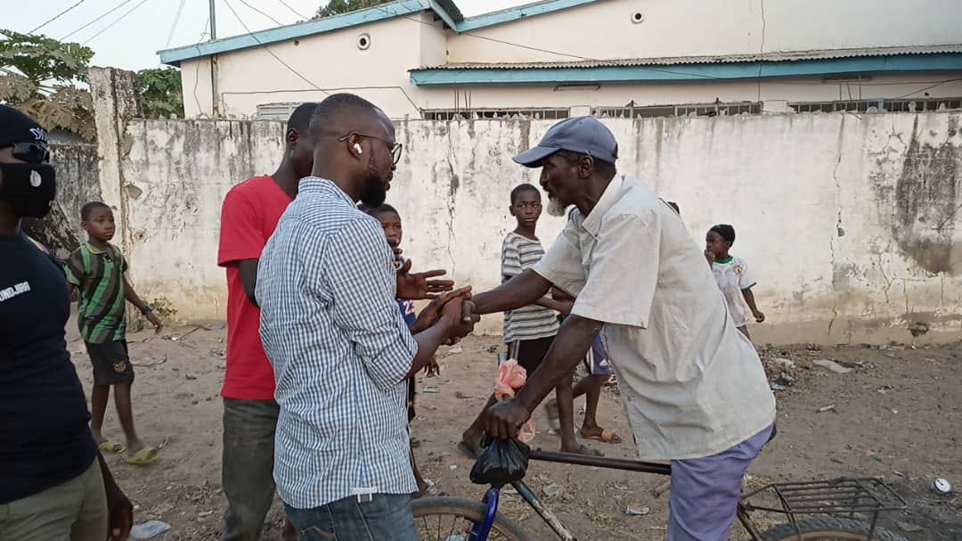 Diaobé / Locales 2022: Seny Kébé, le plus jeune candidat qui bat campagne à bord de son...vélo