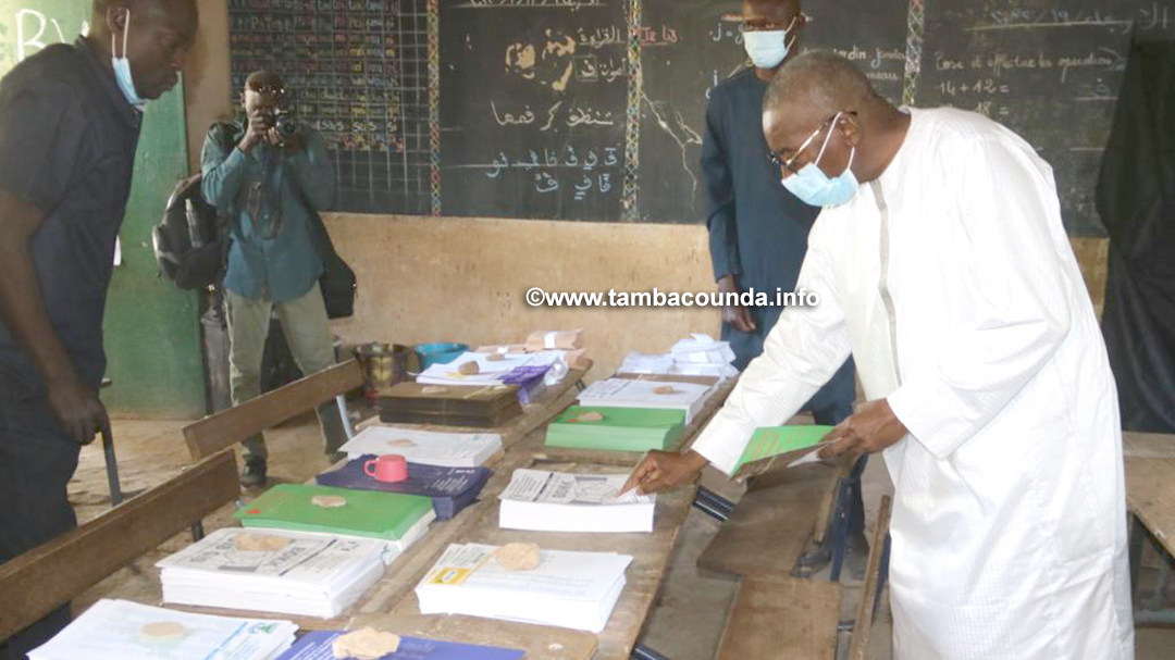 IMAGES - Tambacounda / Le ministre des Forces armées, Me Sidiki Kaba a voté au bureau n°1 du centre Sada Maka Sy 