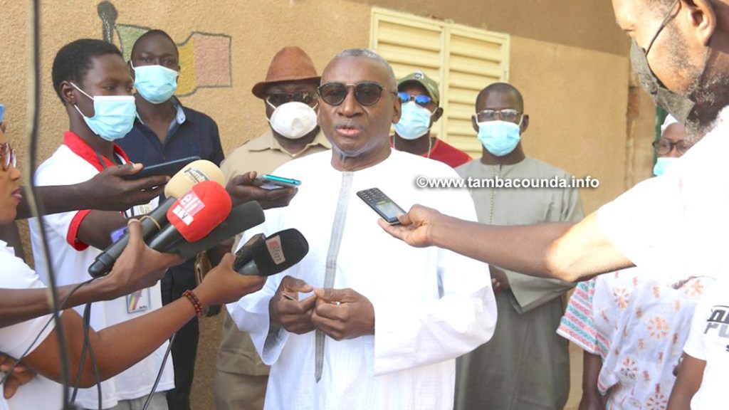 IMAGES - Tambacounda / Le ministre des Forces armées, Me Sidiki Kaba a voté au bureau n°1 du centre Sada Maka Sy 