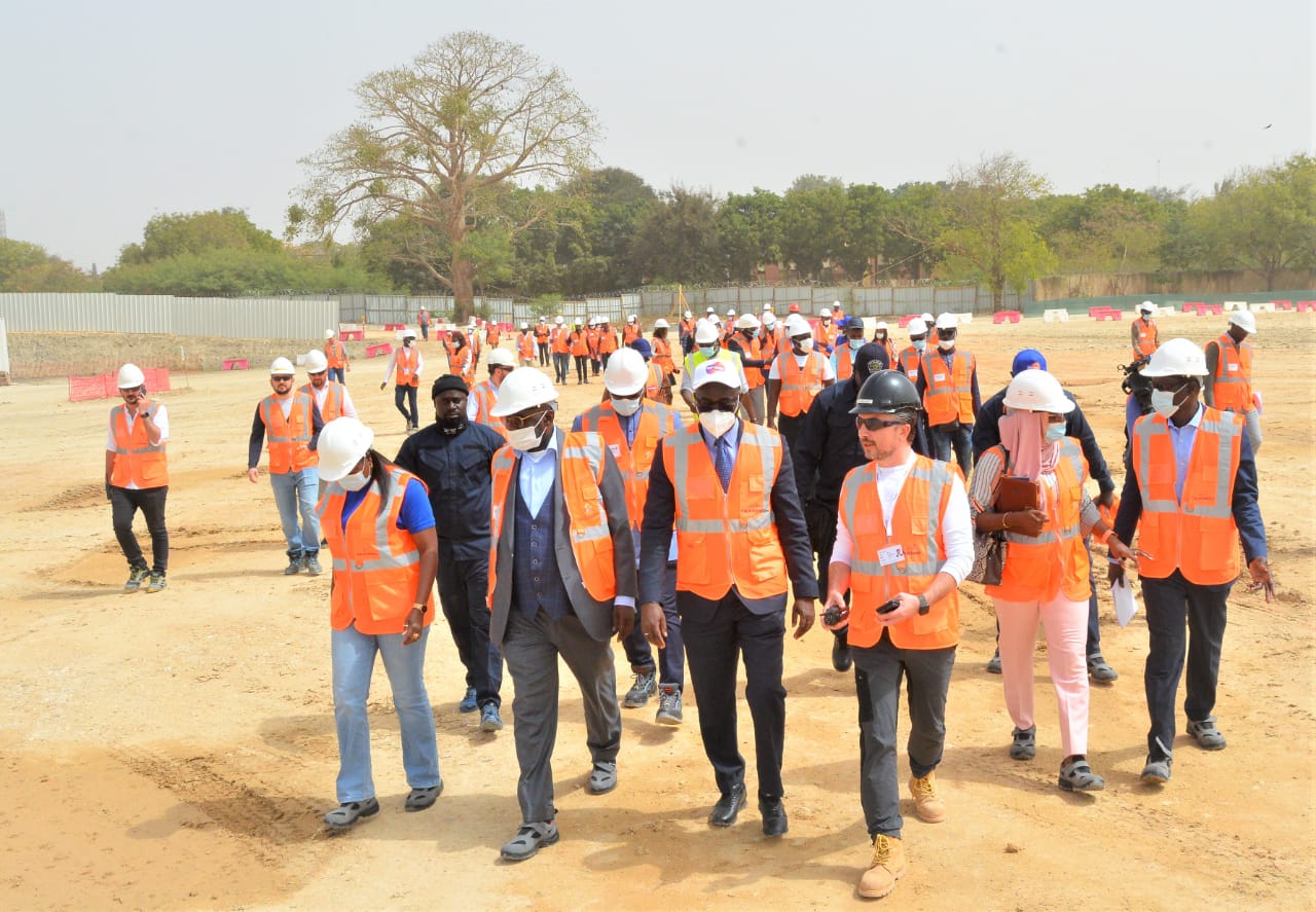 Photos / Visite des travaux de la centrale à gaz du Cap des Biches: Le DG de la Senelec et ses partenaires apprécient l’avancement des travaux