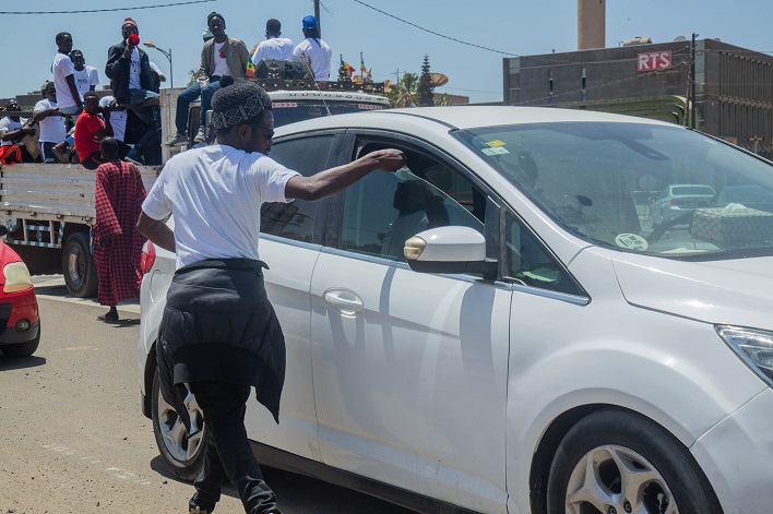 Caravane Pareel Législatives 2022 : Le mouvement Y’en a Marre en pleine action