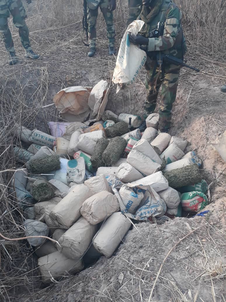 En images, l'incroyable saisie de l'Armée dans le village de Djoundji