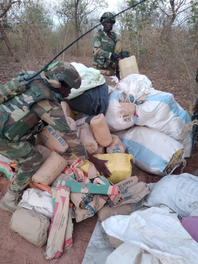 En images, l'incroyable saisie de l'Armée dans le village de Djoundji