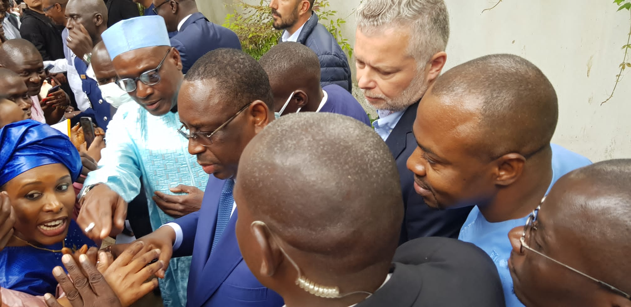 Aliou Dembourou Sow accueille Macky Sall qui échange avec les apéristes et membres de BBY