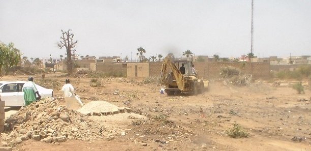 Arnaqués par deux anciens chefs d’agence de la SN-HLM de Thiès : 2400 acquéreurs de parcelles crient leur désespoir et s’en remettent au Président Macky Sall