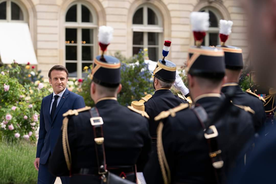 Youssou Ndour joue pour le Président Emmanuel Macron à l'Elysée- Présidence de la République Française.  ( Fête de la musique 2022.)