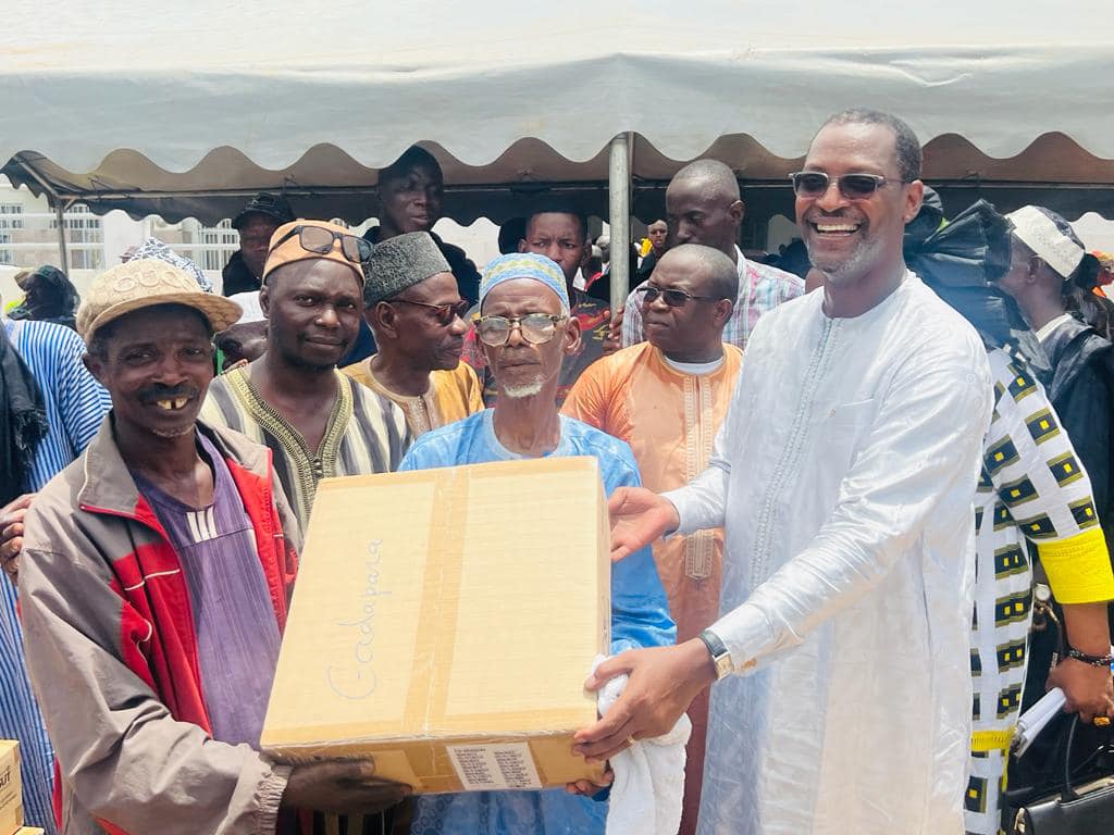 Télécommunication : Amadou Manel Fall du FDSUT en collaboration avec la commune de Kolda a remis 1500 décodeurs numériques aux populations