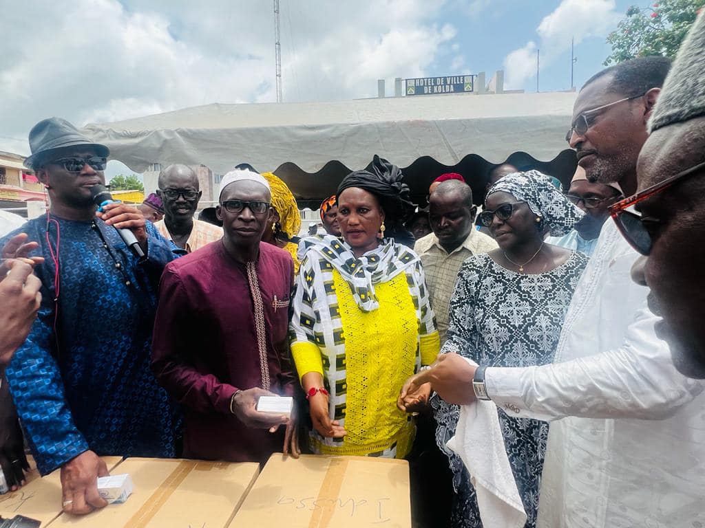 Télécommunication : Amadou Manel Fall du FDSUT en collaboration avec la commune de Kolda a remis 1500 décodeurs numériques aux populations