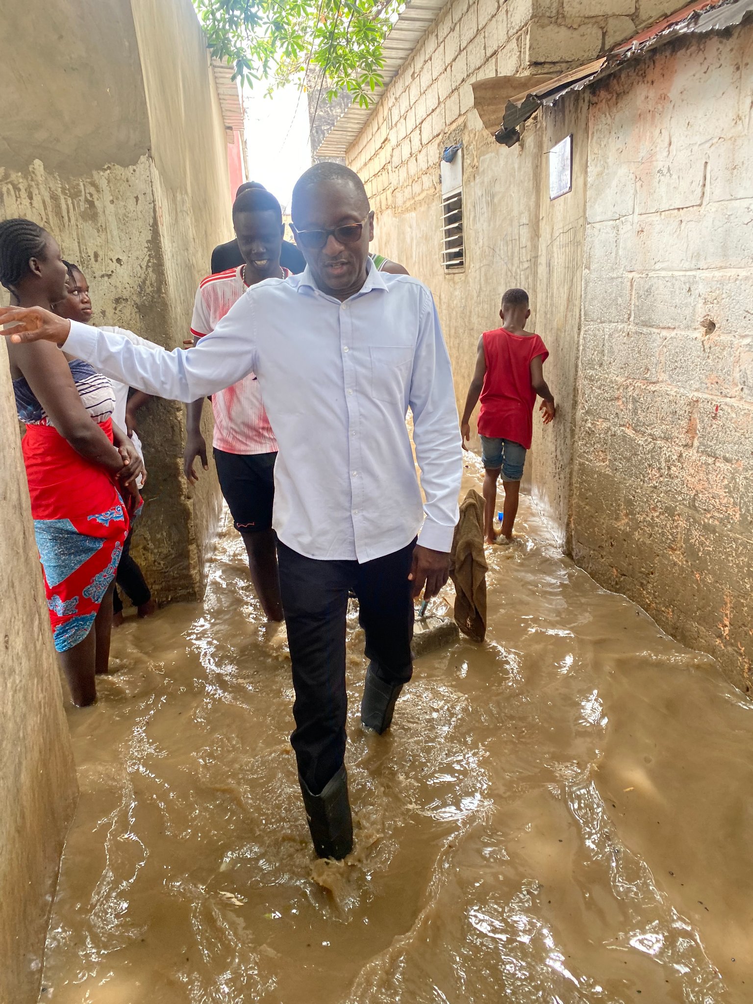 Evacuation des eaux pluviales à Ouakam : Le Maire Abdoul Aziz Guèye à pied d'œuvre