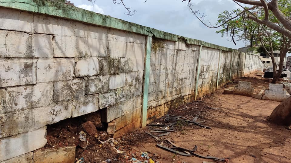 Affaissement d'un muret au cimetière de Ouakam : Le maire Abdoul Aziz Gueye sur les lieux, promet une exécution rapide des travaux