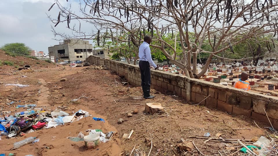 Affaissement d'un muret au cimetière de Ouakam : Le maire Abdoul Aziz Gueye sur les lieux, promet une exécution rapide des travaux