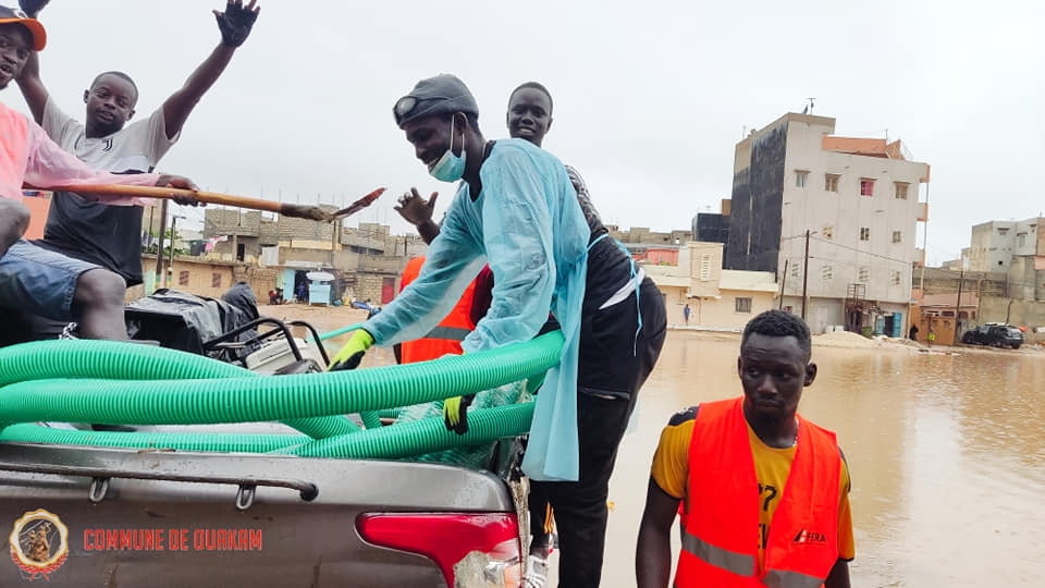 Inondations à Ouakam : Le maire Abdoul Aziz Guèye répond aux préoccupations des populations et met des moyens nécessaires et efficaces