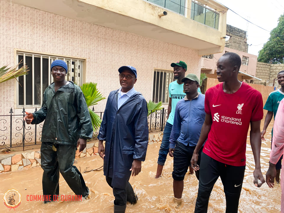 Inondations à Ouakam : Le maire Abdoul Aziz Guèye répond aux préoccupations des populations et met des moyens nécessaires et efficaces