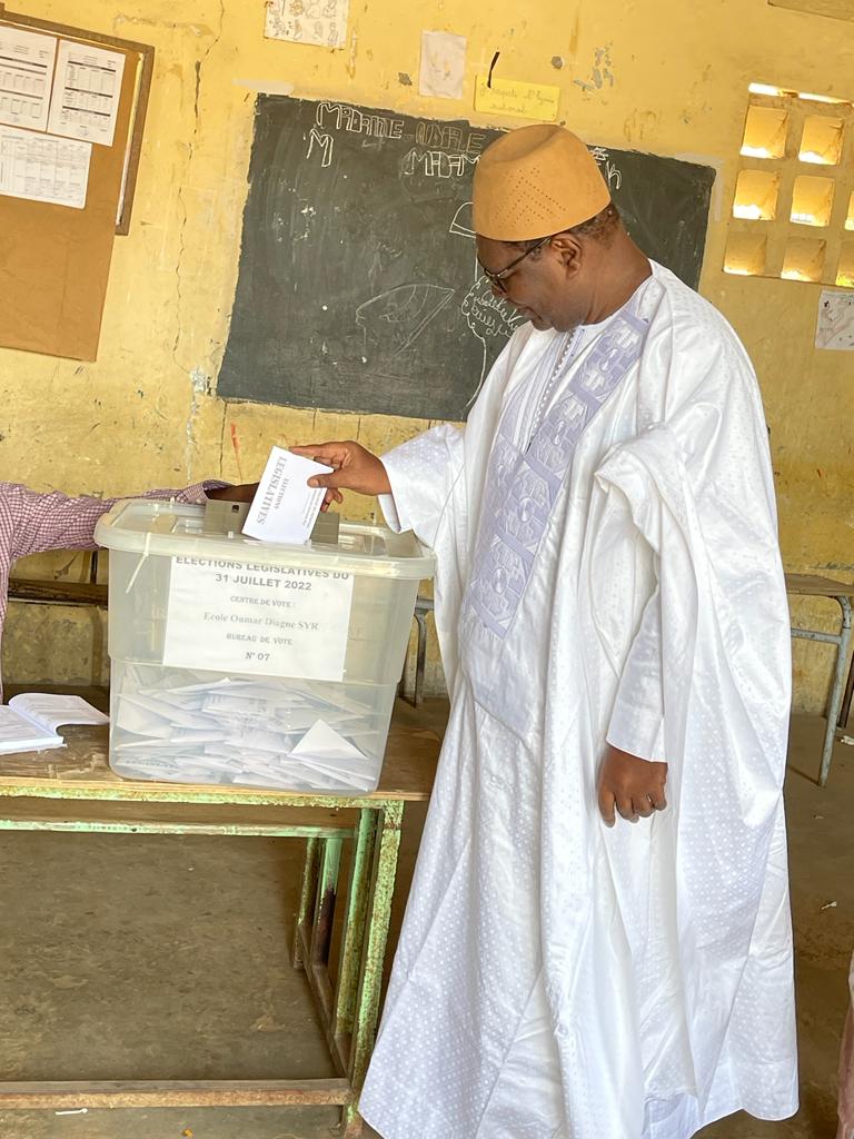 L'ancien ministre de l'Intérieur, Ousmane Ngom a accompli son devoir citoyen (Photos)