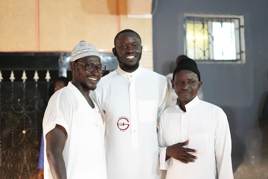 Visite de courtoisie de Serigne Abdou Mbacké “Daara Moukhti “ à Khouraichi Thiam, basketteur (Photos)