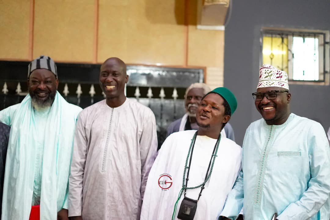 Visite de courtoisie de Serigne Abdou Mbacké “Daara Moukhti “ à Khouraichi Thiam, basketteur (Photos)