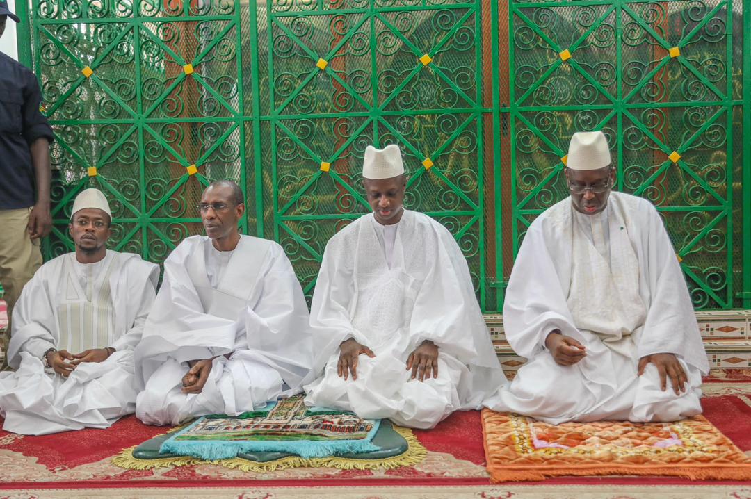 Tivaouane: Le Président Macky Sall au mausolée de Cheikh Seydi El hadji Malick Sy (Photos)