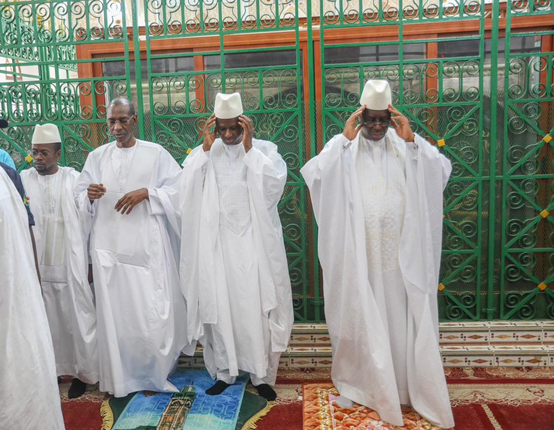 Tivaouane: Le Président Macky Sall au mausolée de Cheikh Seydi El hadji Malick Sy (Photos)