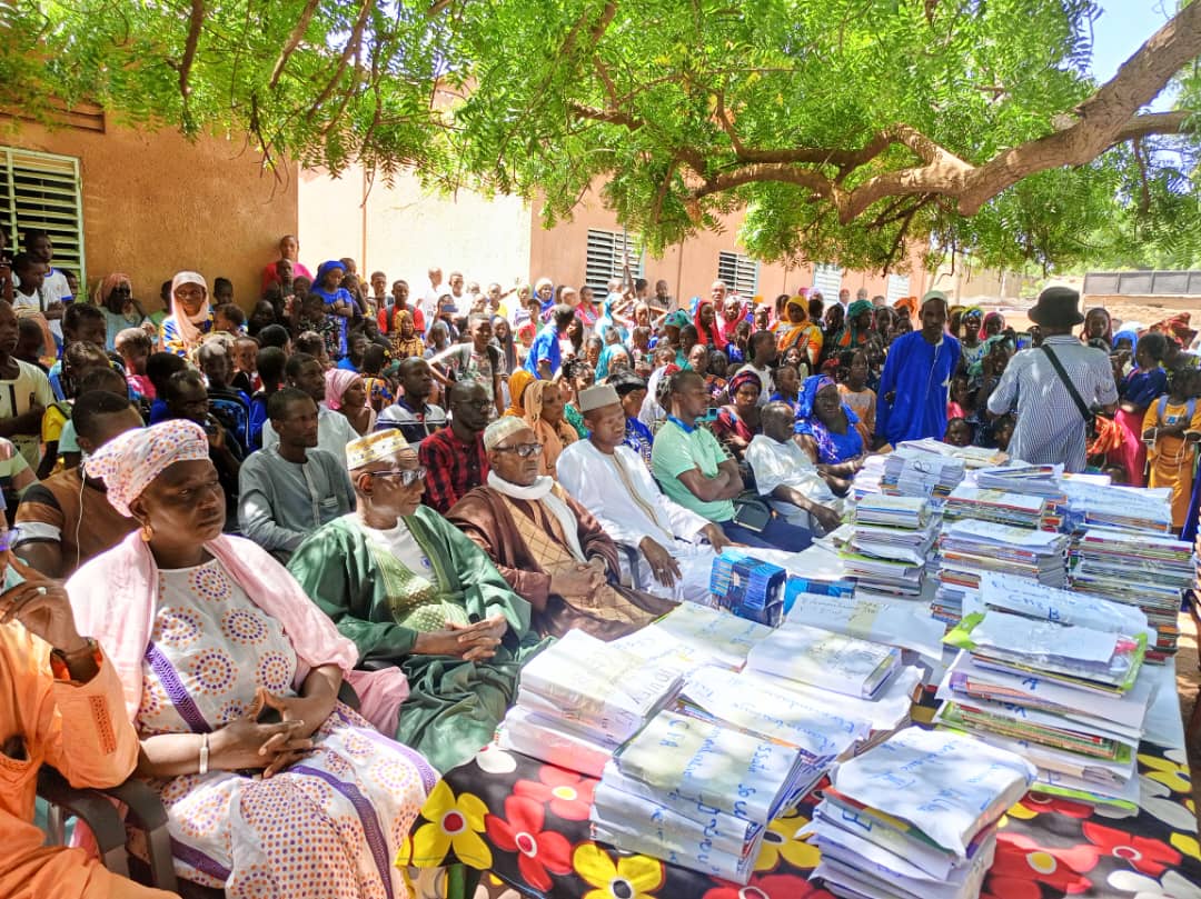 Remise de fournitures scolaires : Mamadou Talla gâte les enfants de sa commune