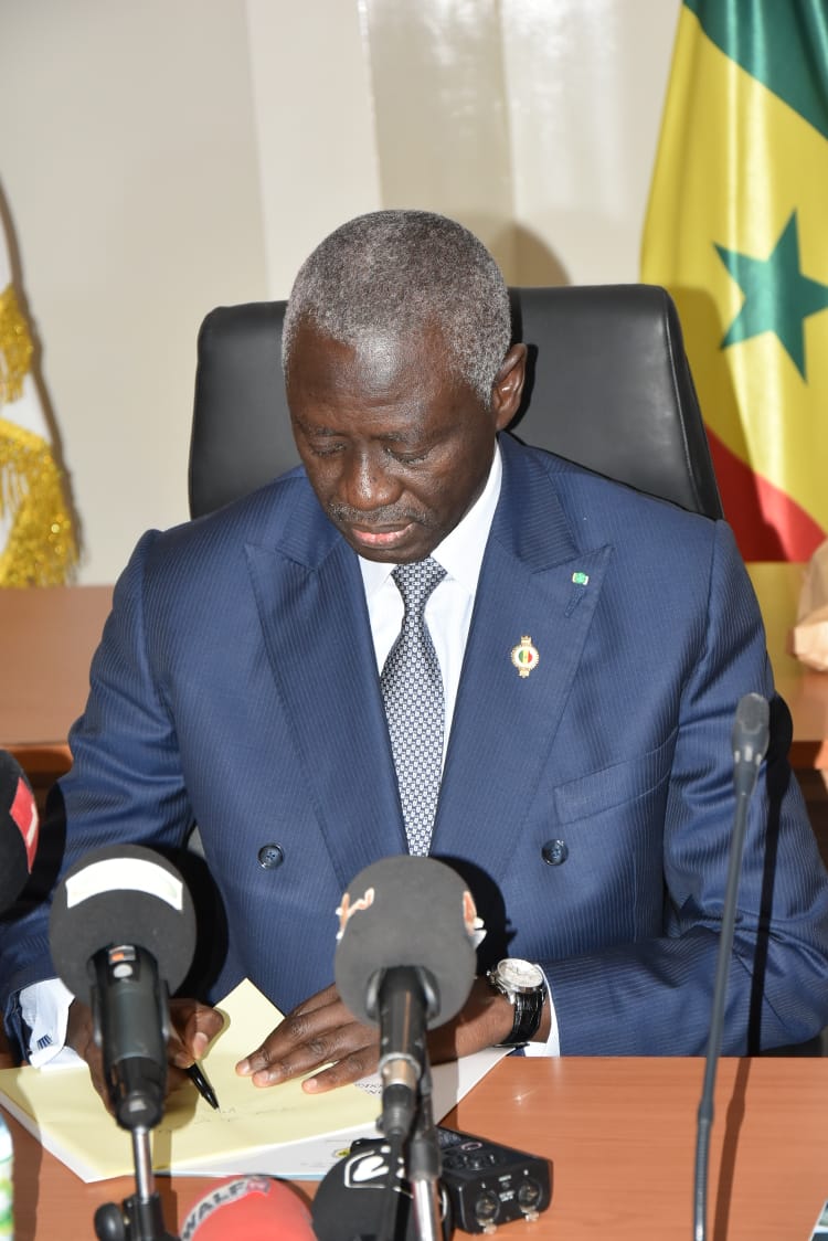 Assemblée Nationale : Le Président Amadou Mame Diop Préside Une ...