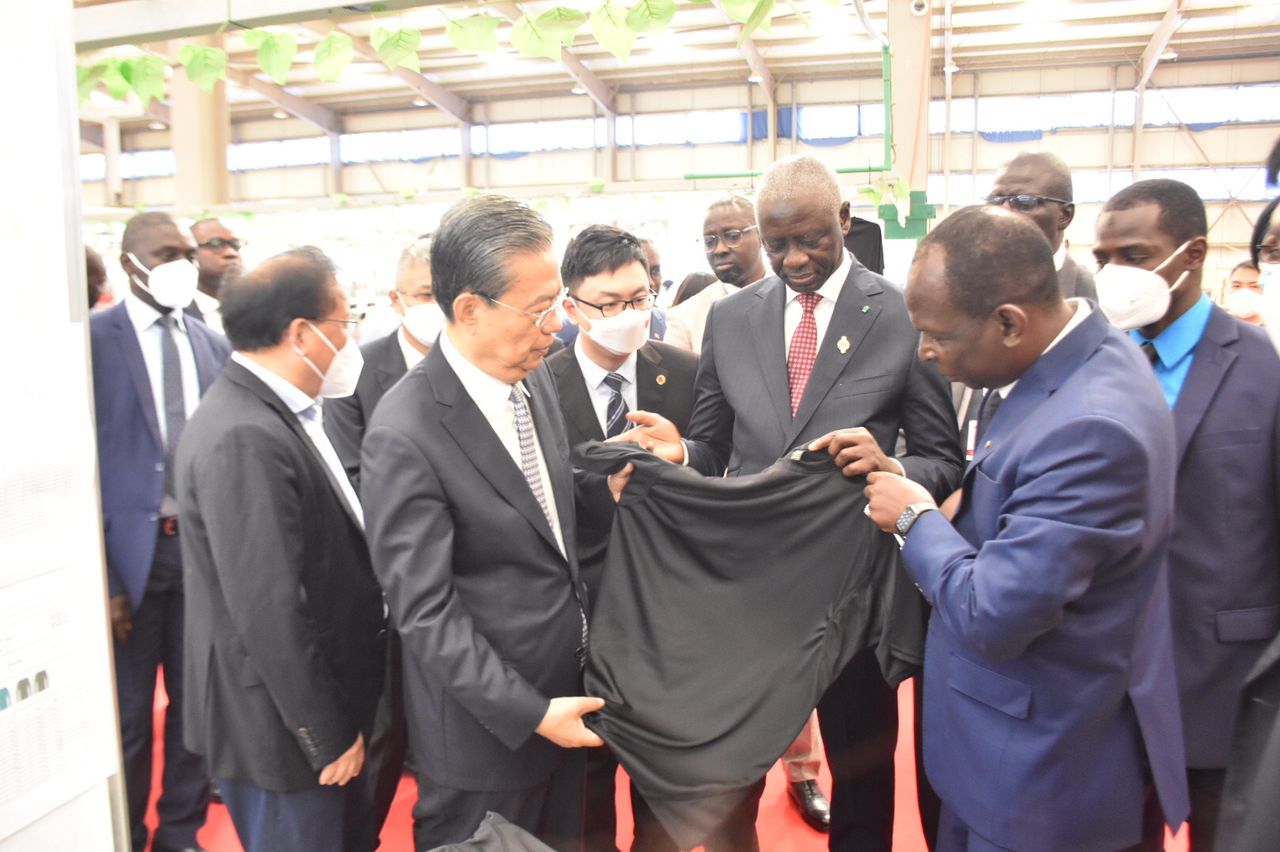 Photos : Visite du Parc industriel intégré de Diamniadio (P2ID) du président de l’Assemblée nationale du Sénégal, Amadou Mame Diouf et son hôte chinois, Président Zhao Léji