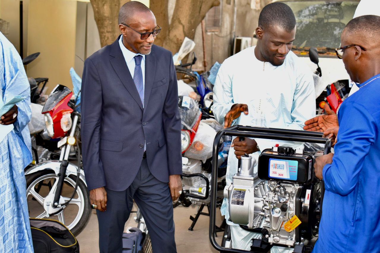 Photos/ ONAS : Cérémonie de remise de pick-up et motos à ses agents et des matériels de lutte contre les inondations aux maires de Pire, Richard Toll et Touba