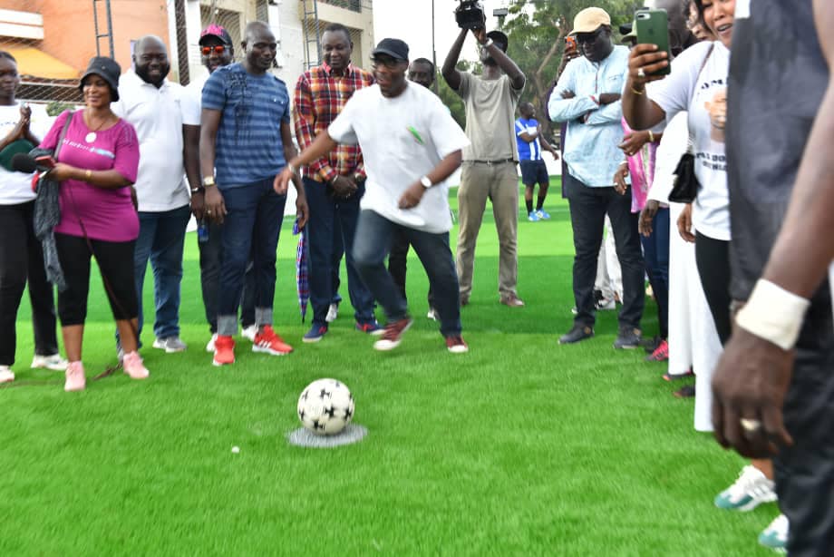 Inauguration du terrain de foot "Calcio" de Amitié 3: Barth Dias magnifie les valeurs d'amitié et de solidarité…