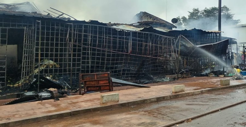 Incendie au marché central de Tamba : Une dizaine de cantines consumées par le feu (Photos)