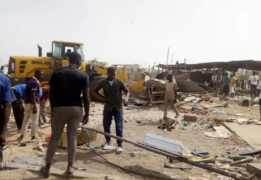 Désencombrement de la voie du BRT : Les marchands ambulants de Liberté 6 surpris par les bulldozers