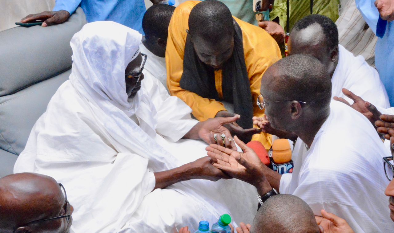 Stratégie hub aérien: Abdoulaye Dièye, DG de l'Aibd, recueille les prières du Khalife Général des Mourides